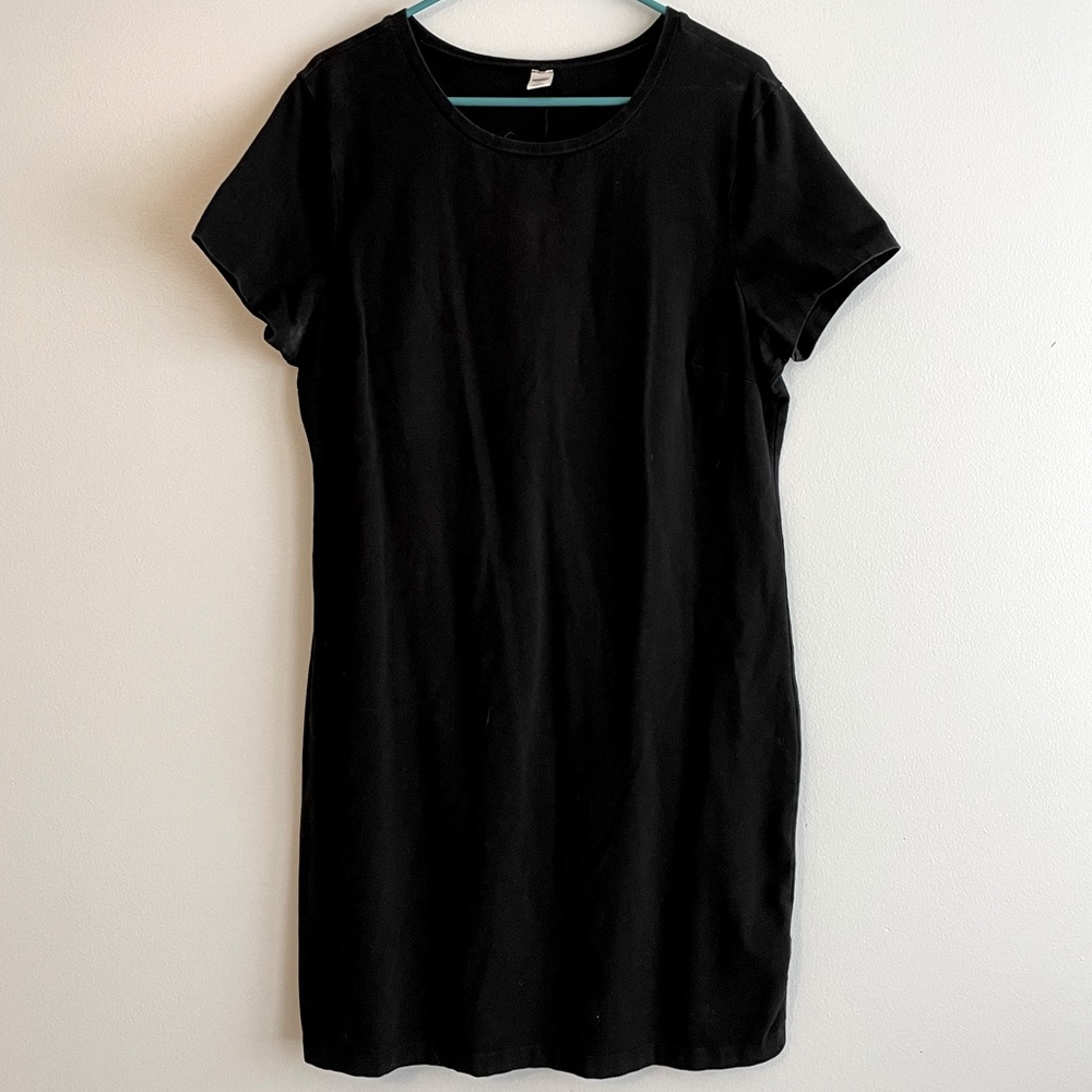 Black cotton/spandex crew neck shift dress
